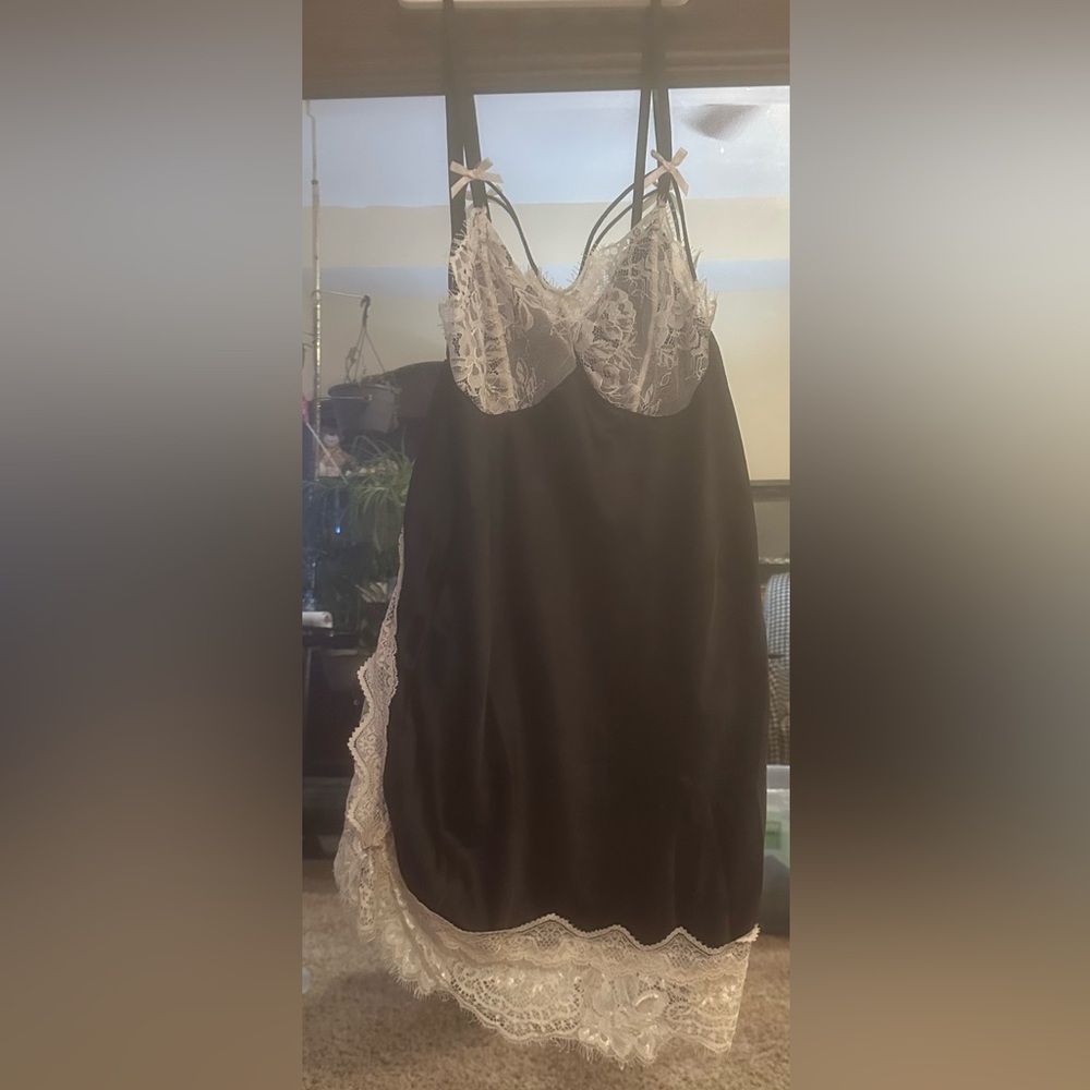 Elegant Black and White Lace Nightgown